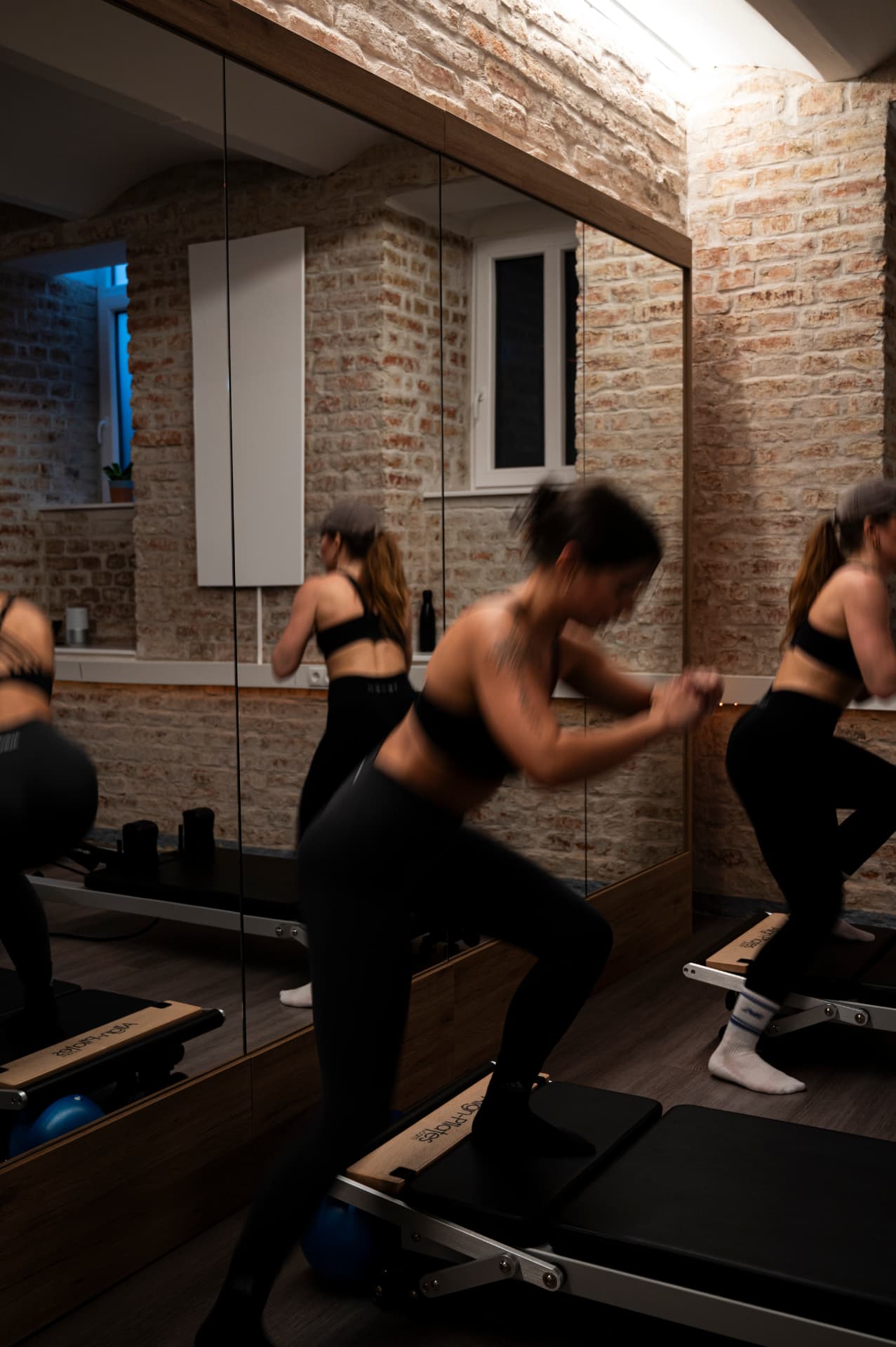 Fast-paced reformer interval training